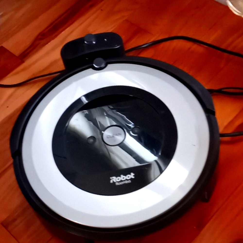ROOMBA ROBOT E5